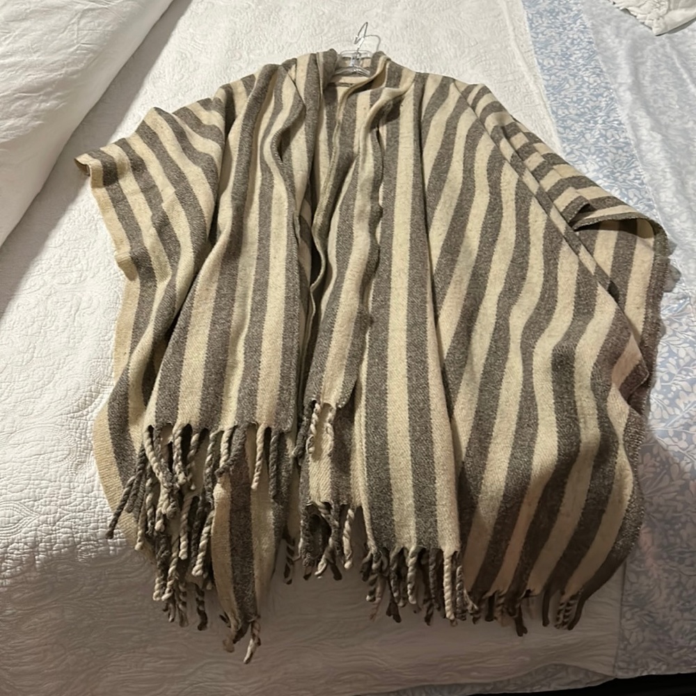 Very nice and warm elegant pancho